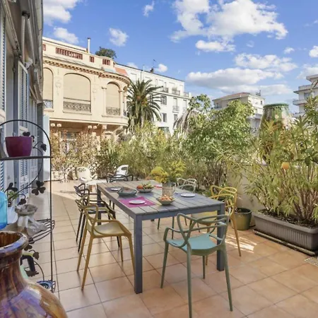 Luxueux Avec Terrasse Et Parking Daire *